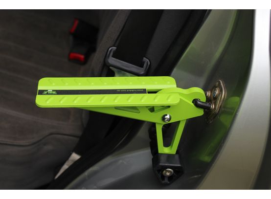 ADJUSTABLE VEHICLE DOOR STEP GAIN ACCESS TO THE ROOF EASILY